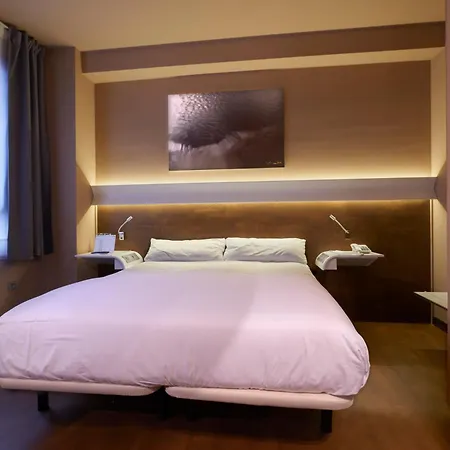 西尔肯纳兰科纪念碑酒店 4*