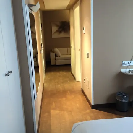 西尔肯纳兰科纪念碑酒店