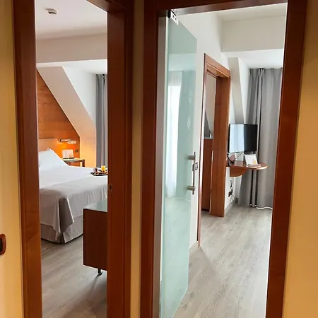 西尔肯纳兰科纪念碑酒店 4*